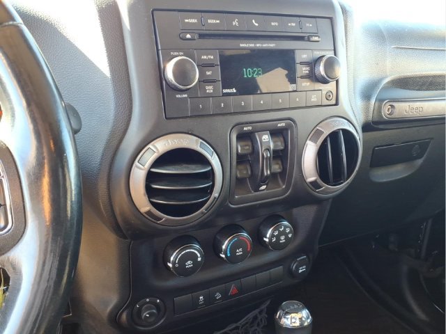 Used 2015 Jeep Wrangler Unlimited Sport w/ Quick Order Package 24S AWD/4WD image 9