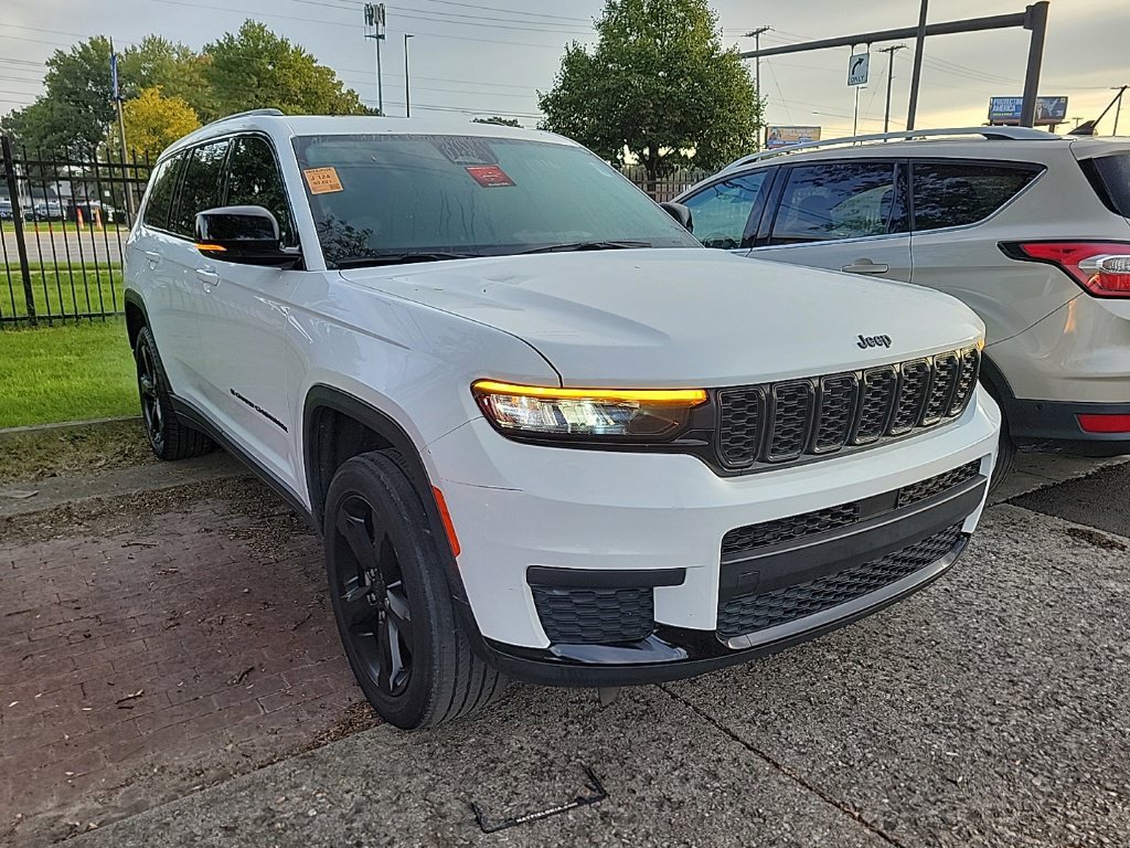 Used 2023 Jeep Grand Cherokee L Laredo AWD/4WD image 3