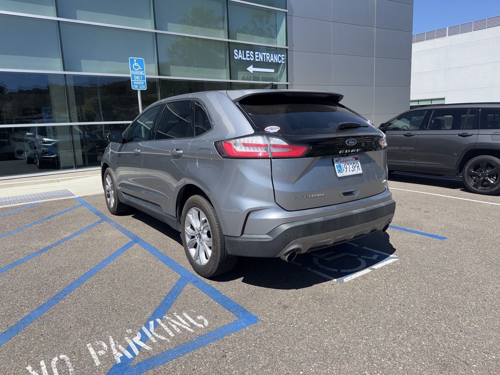 Used 2022 Ford Edge Titanium image 4