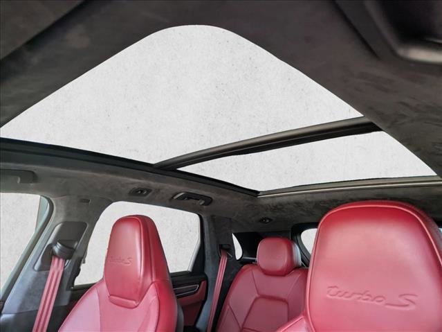 Used 2020 Porsche Cayenne Turbo S image 17