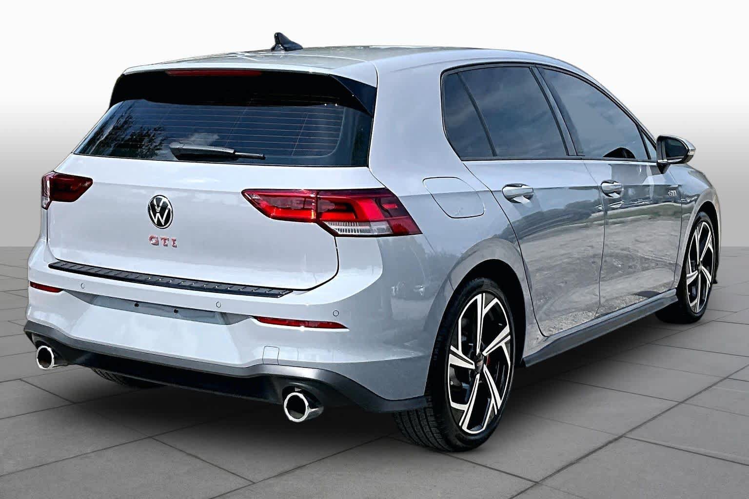Used 2025 Volkswagen GTI SE FWD image 13