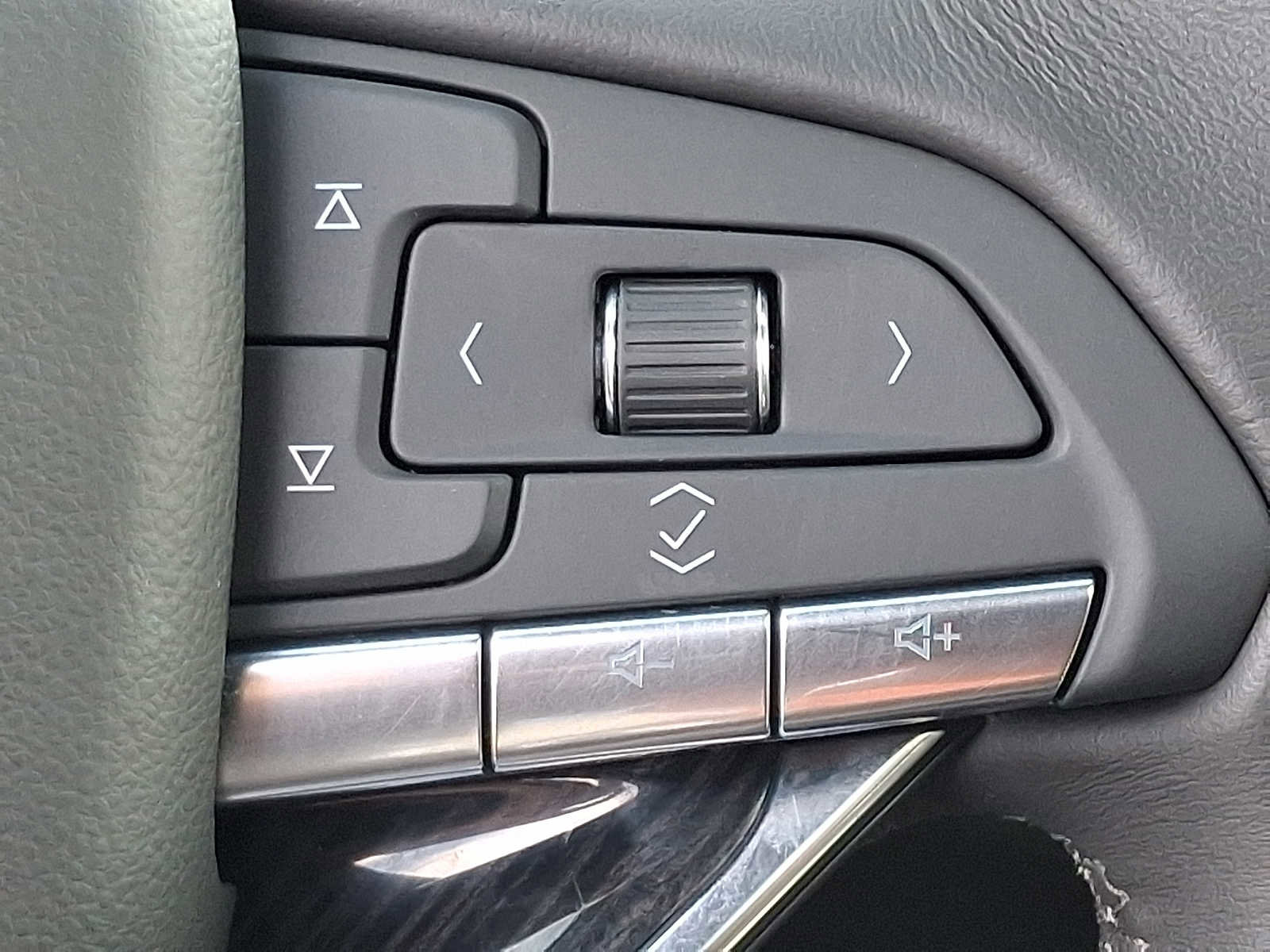 Used 2025 Cadillac XT6 Premium Luxury AWD/4WD image 25
