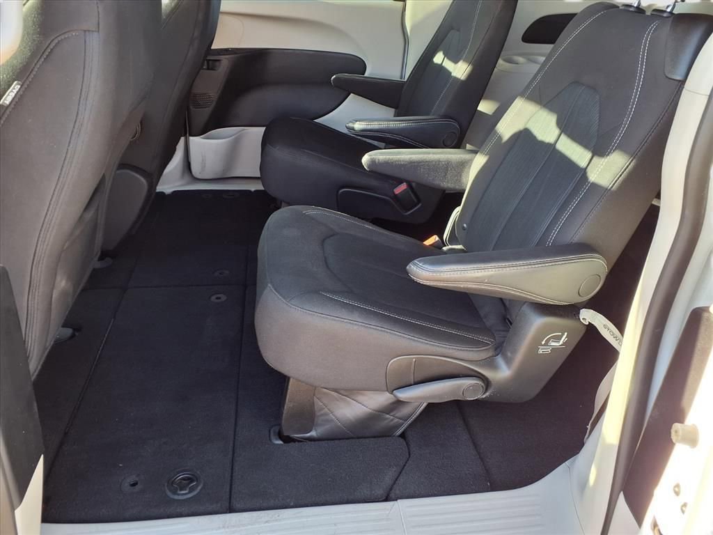 Used 2023 Chrysler Voyager LX image 24