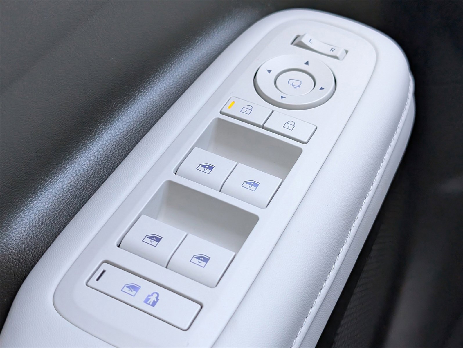 Used 2025 Hyundai Santa Fe Calligraphy image 12