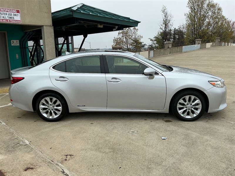 Used 2014 Lexus ES 300h w/ Luxury Package w/Bamboo Trim FWD image 8