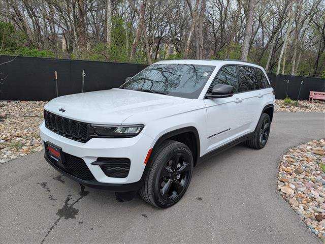 Used 2024 Jeep Grand Cherokee Altitude