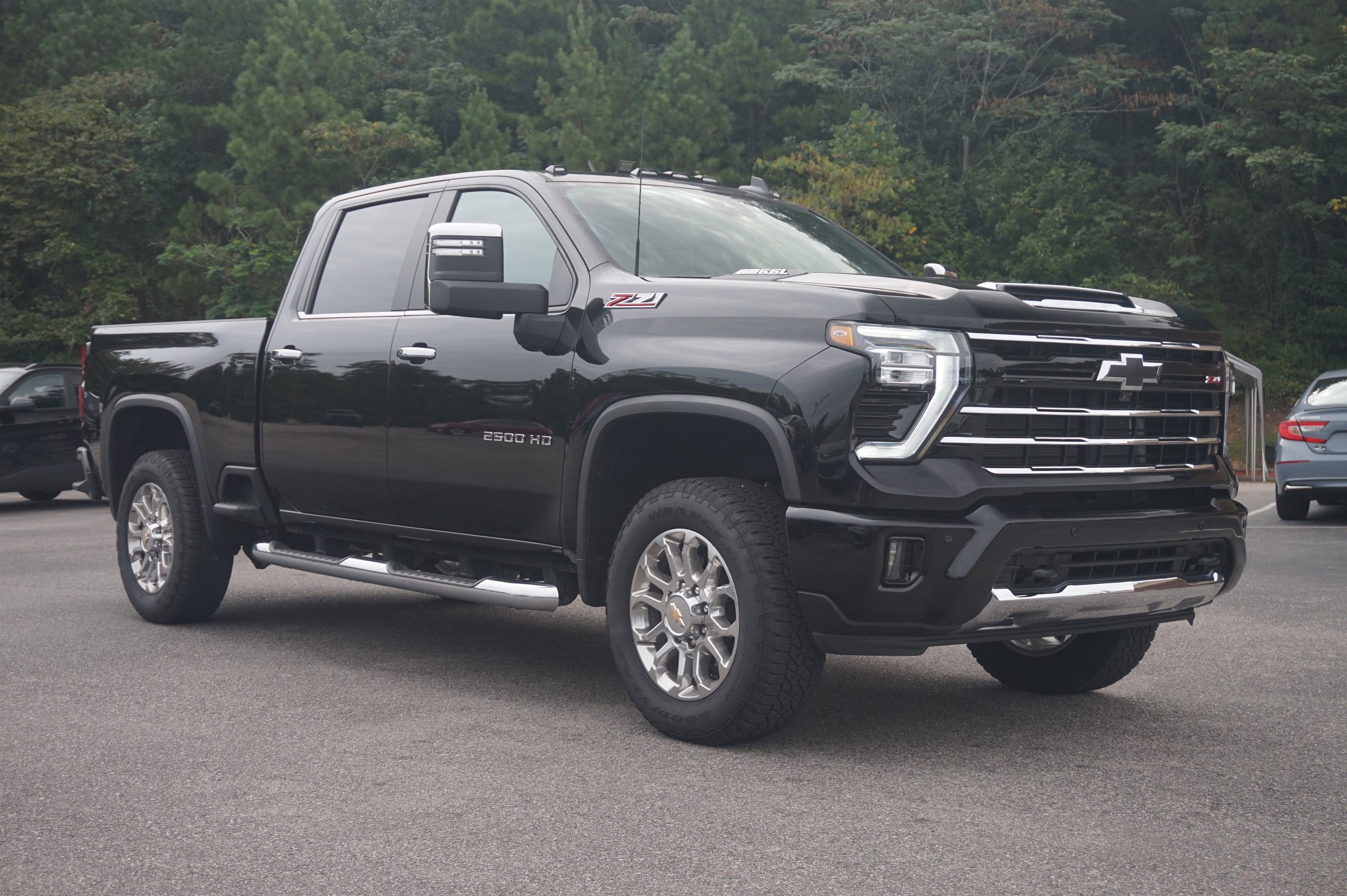 Used 2025 Chevrolet Silverado 2500 LT w/ Z71 Chrome Sport Edition image 11