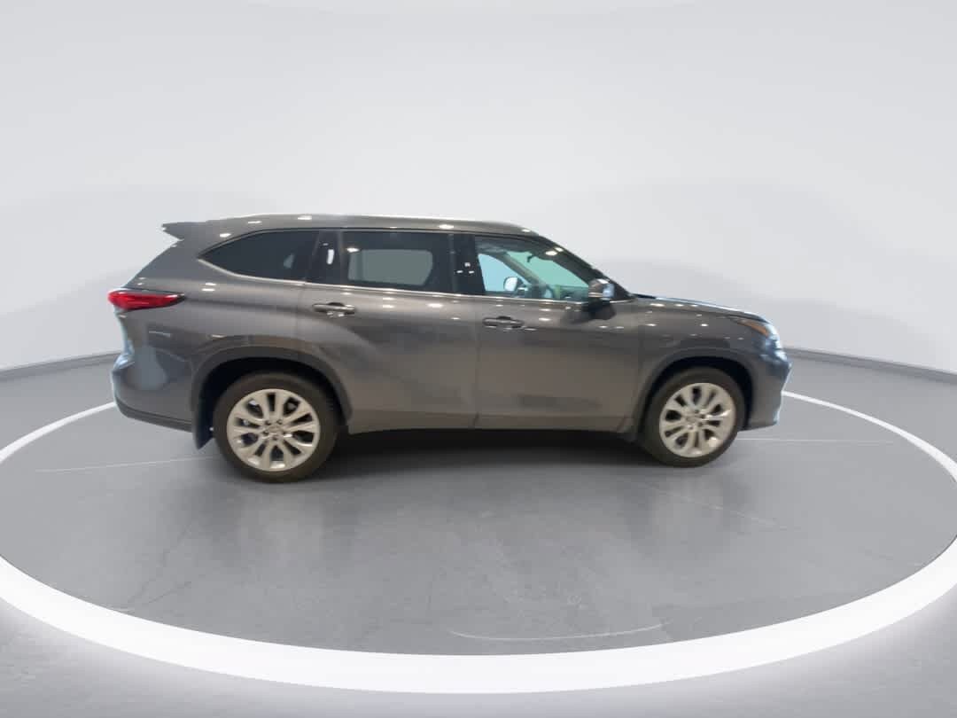 Used 2022 Toyota Highlander Limited AWD/4WD image 9