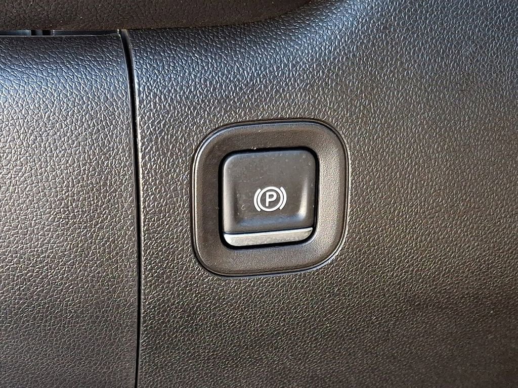 Certified 2025 Chevrolet Silverado 1500 Custom image 24