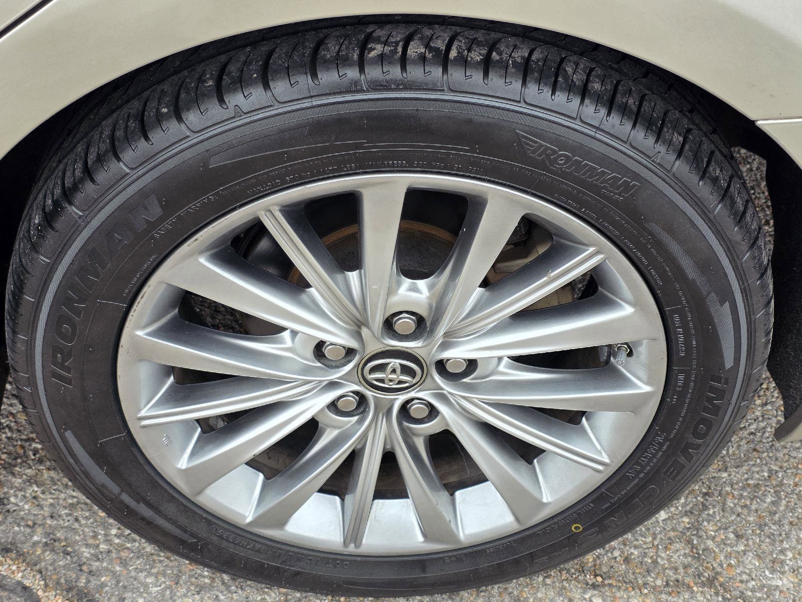 Used 2018 Toyota Avalon Limited FWD image 90