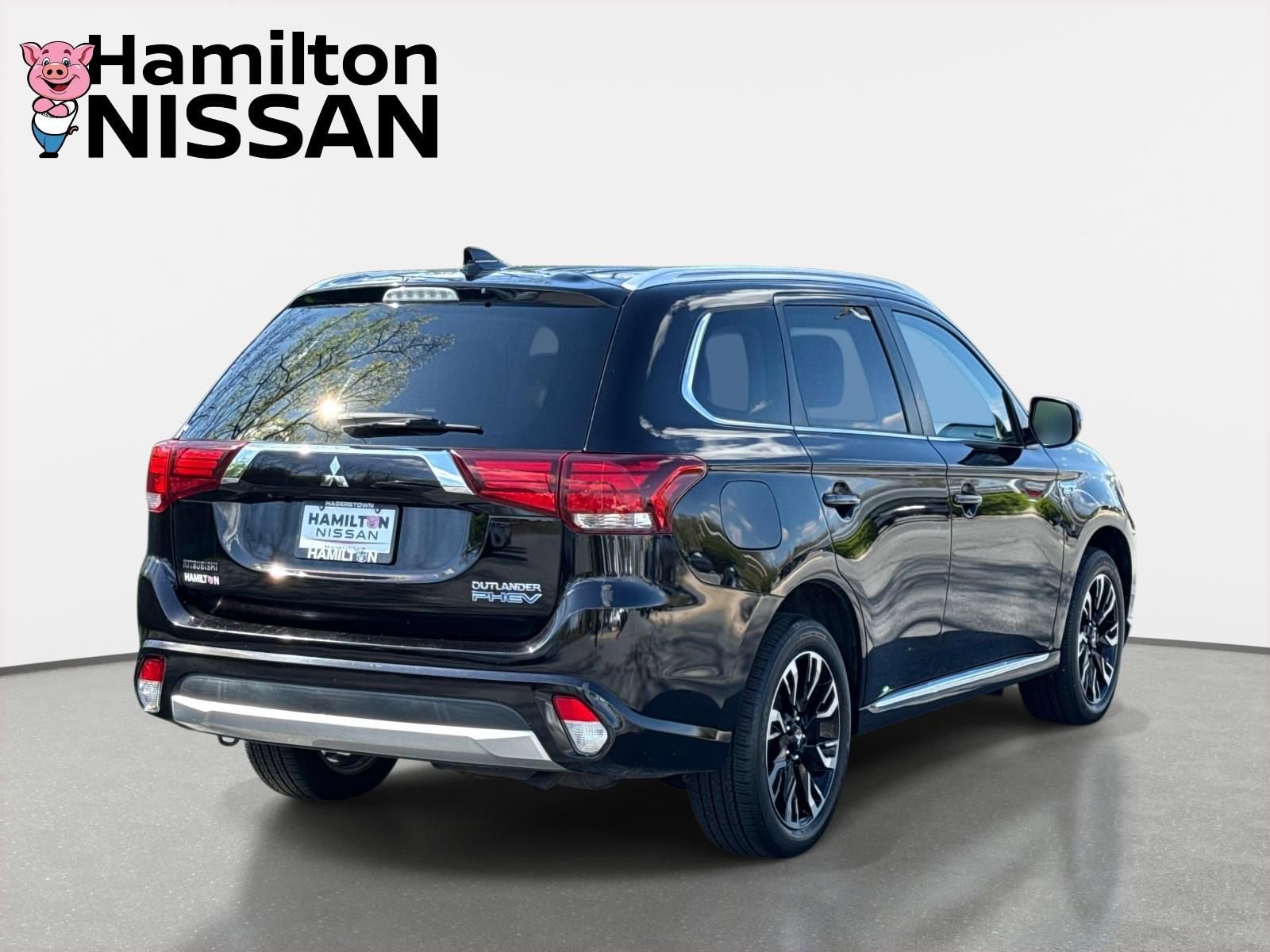 Used 2018 Mitsubishi Outlander 4WD Plug-In Hybrid image 2