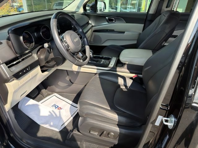 Certified 2024 Kia Carnival LX FWD image 21