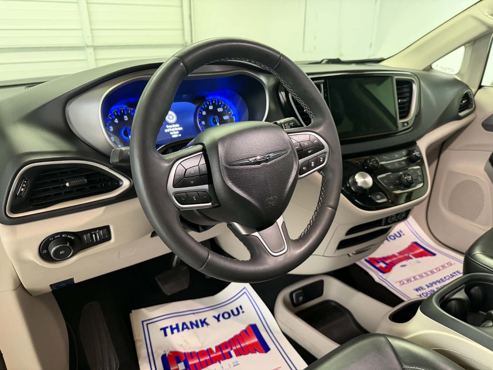 Used 2023 Chrysler Pacifica Touring-L FWD image 31
