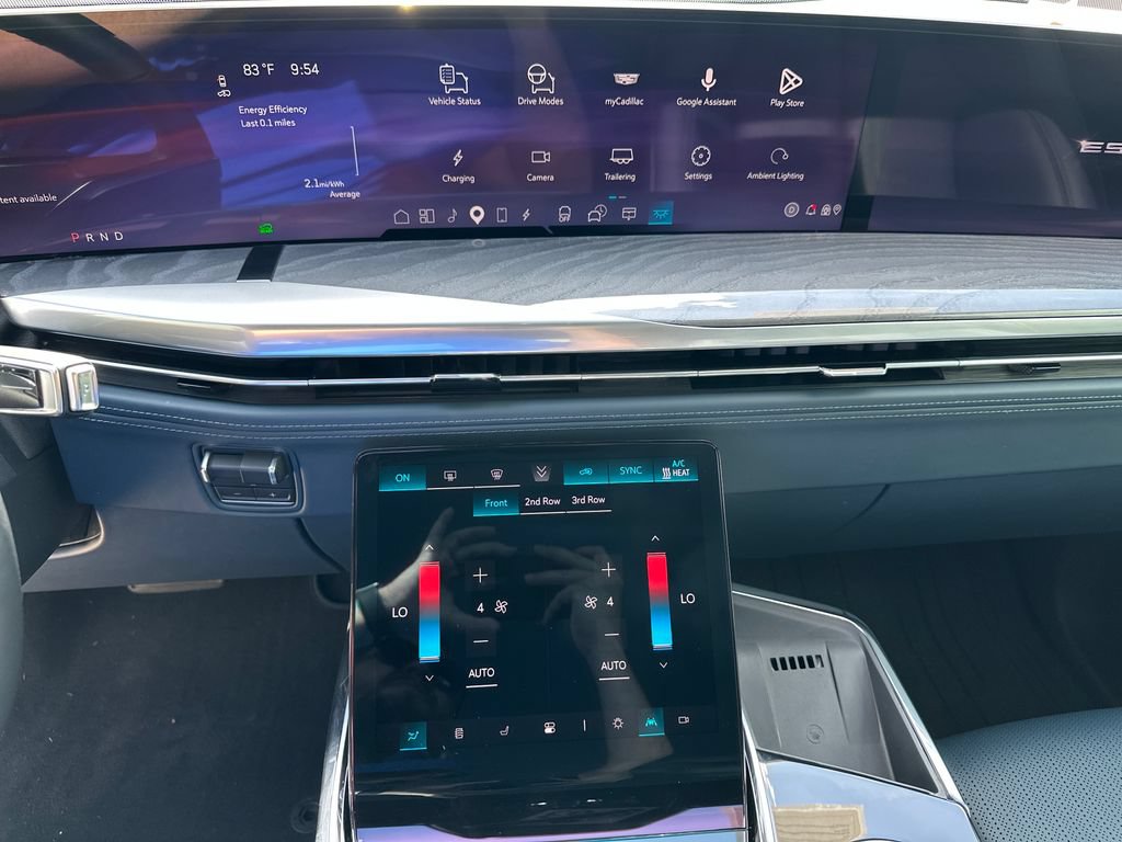 Certified 2025 Cadillac Escalade IQ Luxury 2 w/ LPO, Premium Carpet Package AWD/4WD image 28
