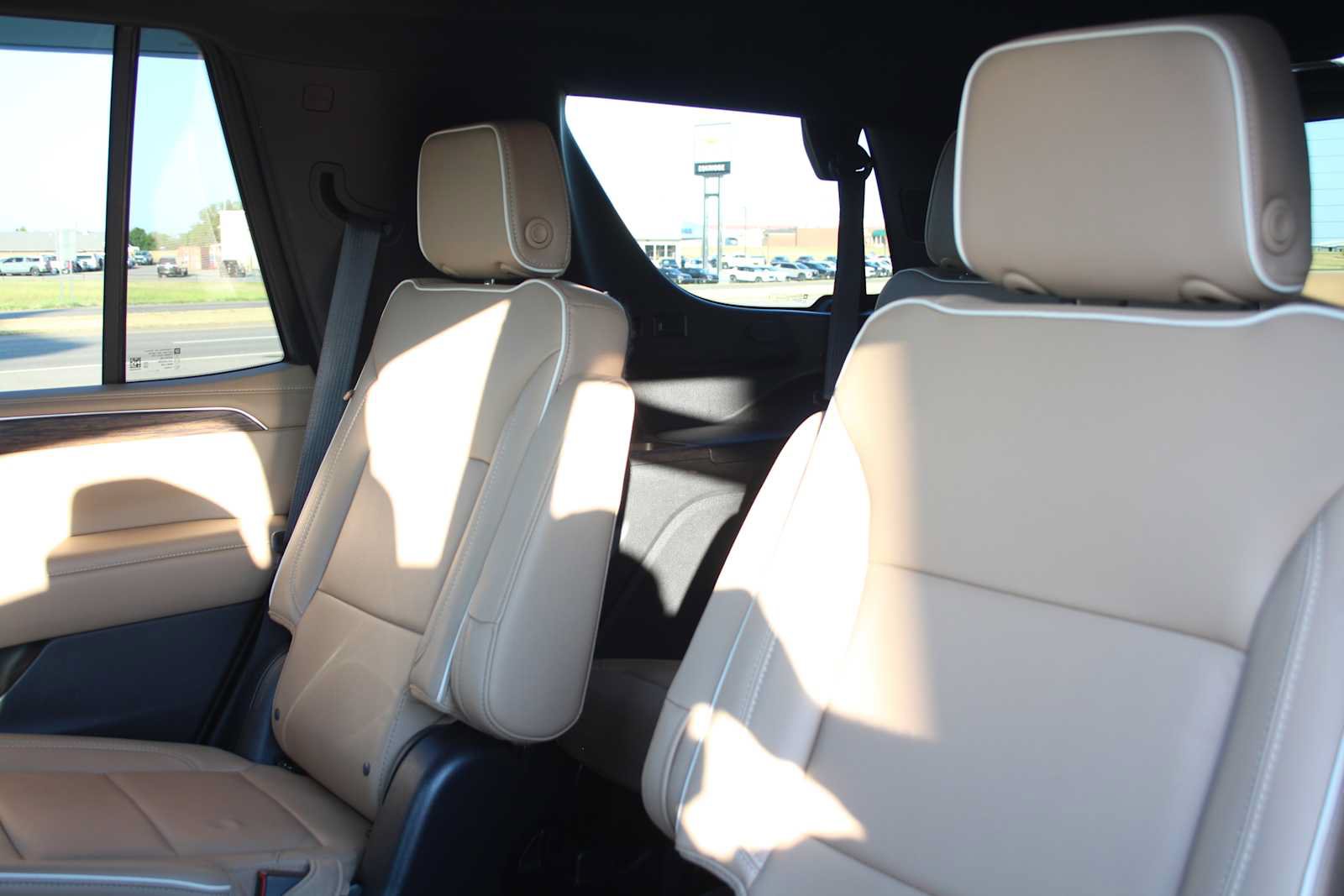 Used 2023 Chevrolet Tahoe Premier AWD/4WD image 28