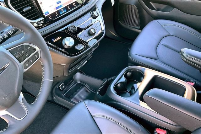 New 2026 Chrysler Pacifica Select image 7