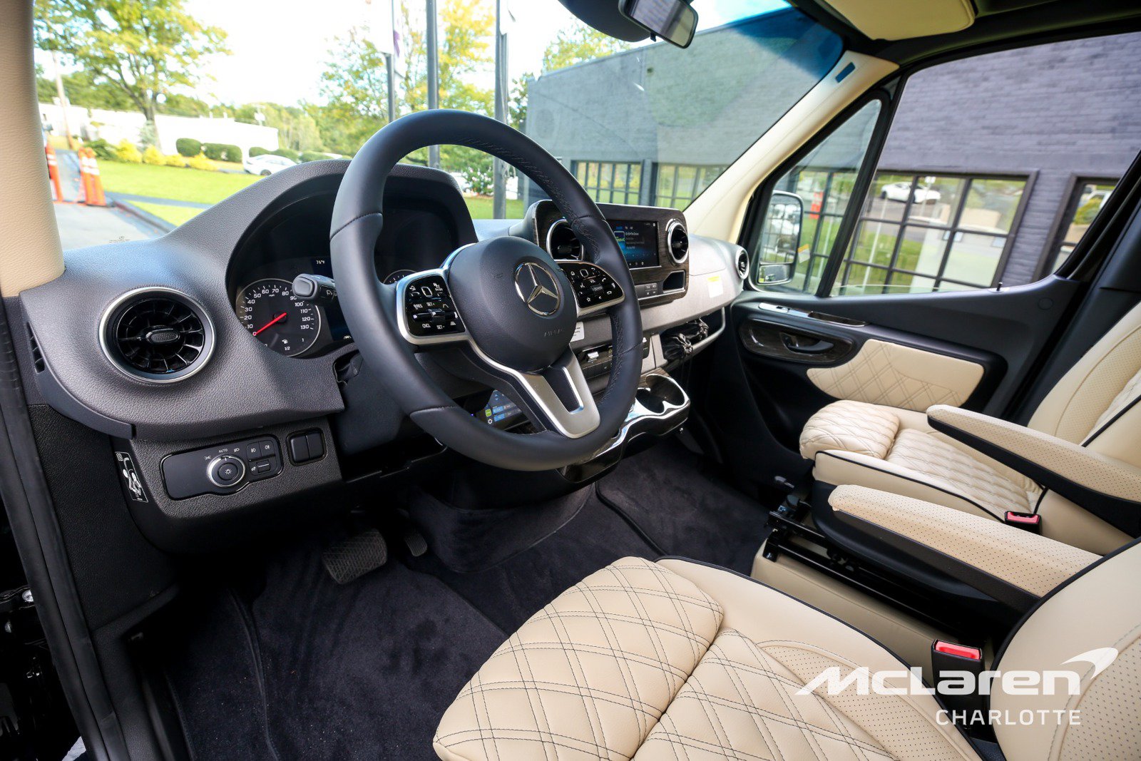 Used 2023 Mercedes-Benz Sprinter 3500 image 10