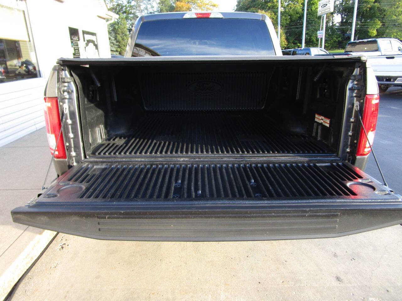 Used 2015 Ford F150 XLT w/ Equipment Group 301A Mid image 8