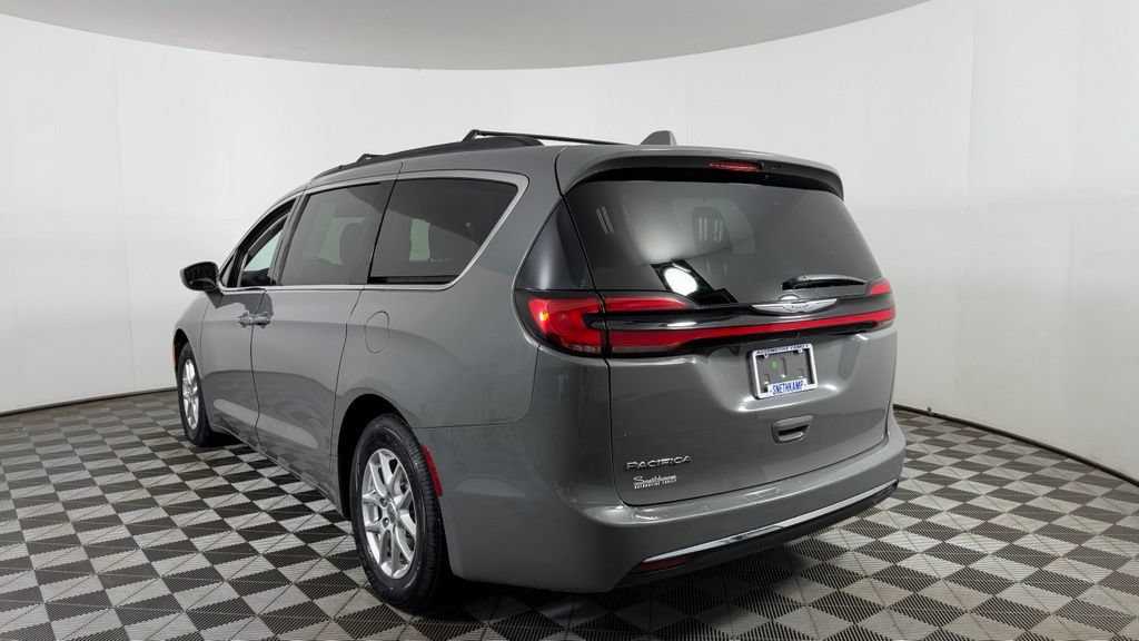 Used 2022 Chrysler Pacifica Touring-L FWD image 6