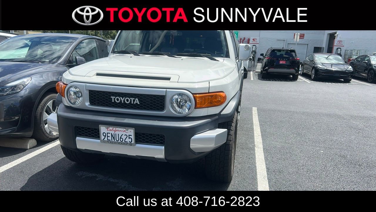 Used 2014 Toyota FJ Cruiser 4WD w/ Convenience Package video 1