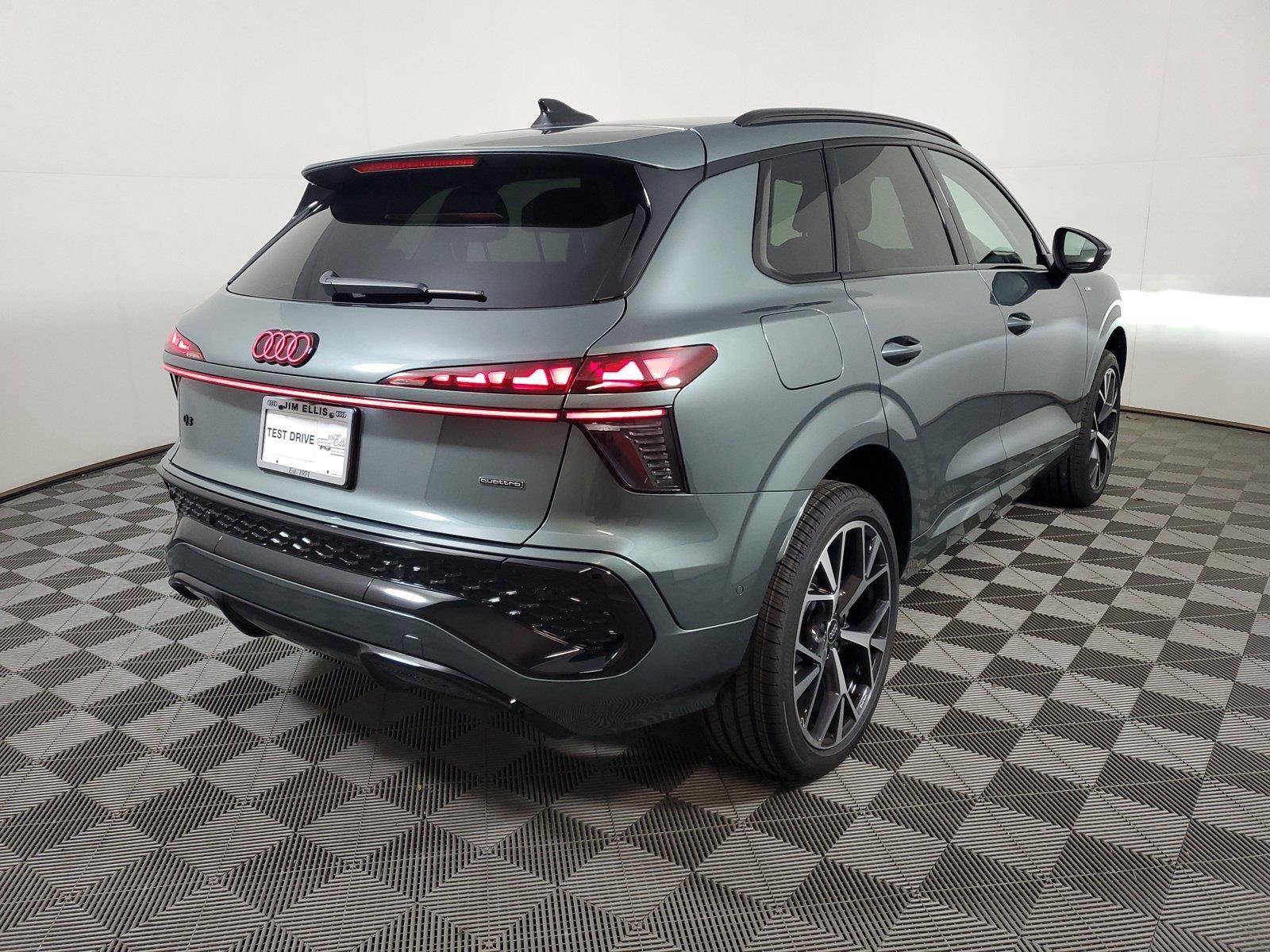 New 2026 Audi Q3 quattro 2.0T AWD/4WD image 7