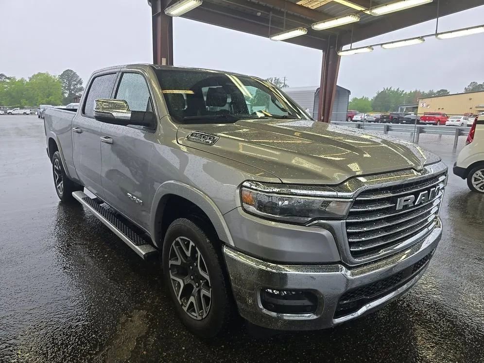 Used 2025 RAM 1500 Laramie AWD/4WD image 1