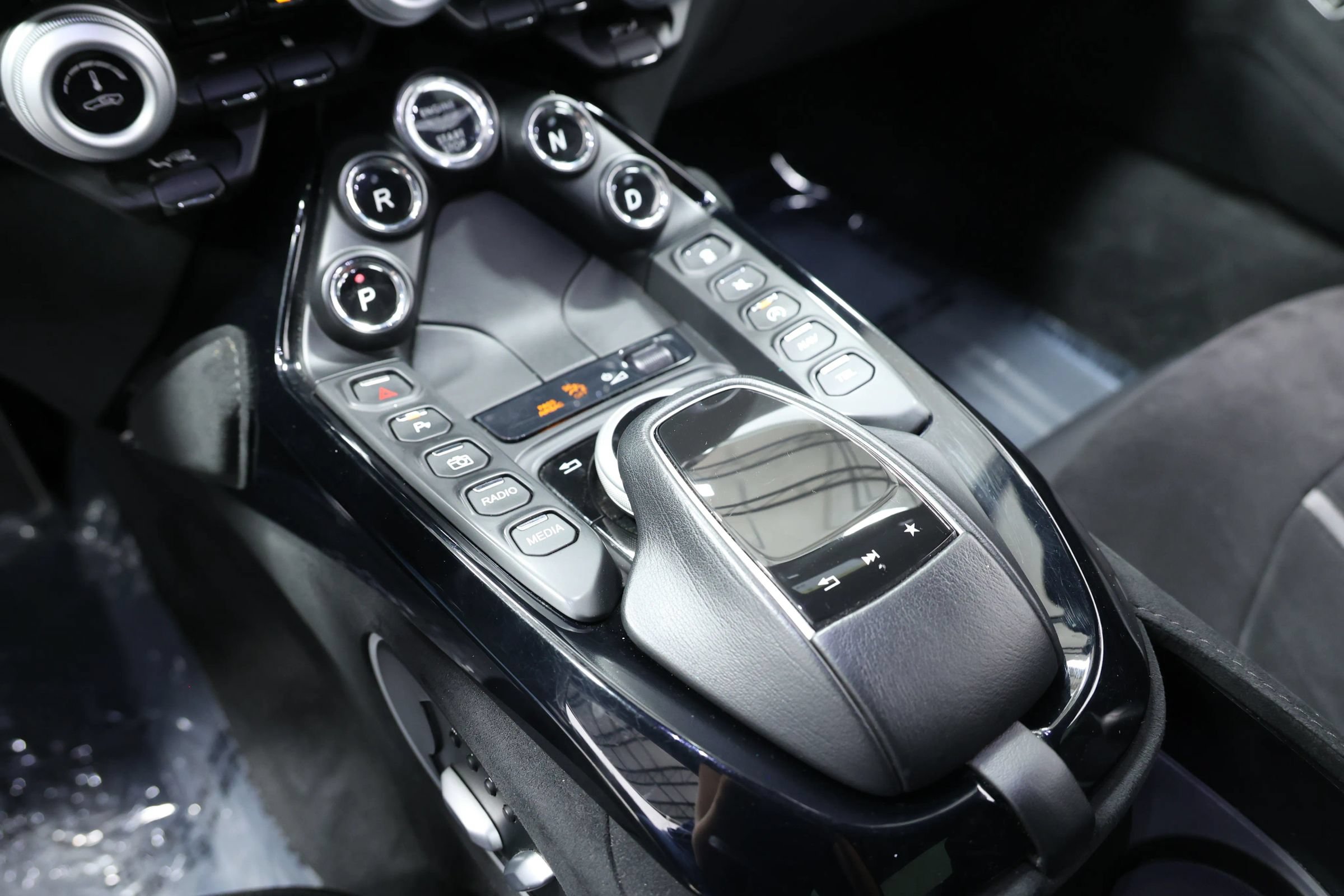 Used 2020 Aston Martin V8 Vantage Coupe RWD image 47