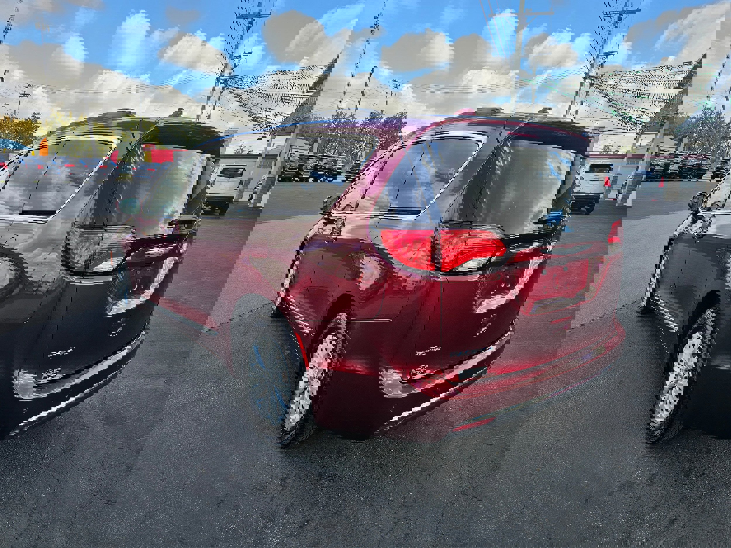 Used 2017 Chrysler Pacifica Touring-L image 7