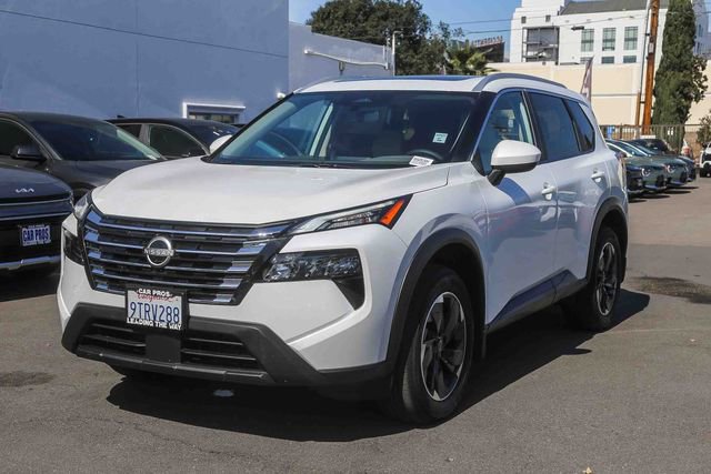 Used 2025 Nissan Rogue SV w/ SV Premium Package image 5