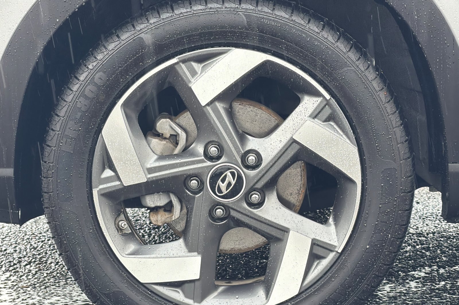 Used 2025 Hyundai Venue SEL image 25