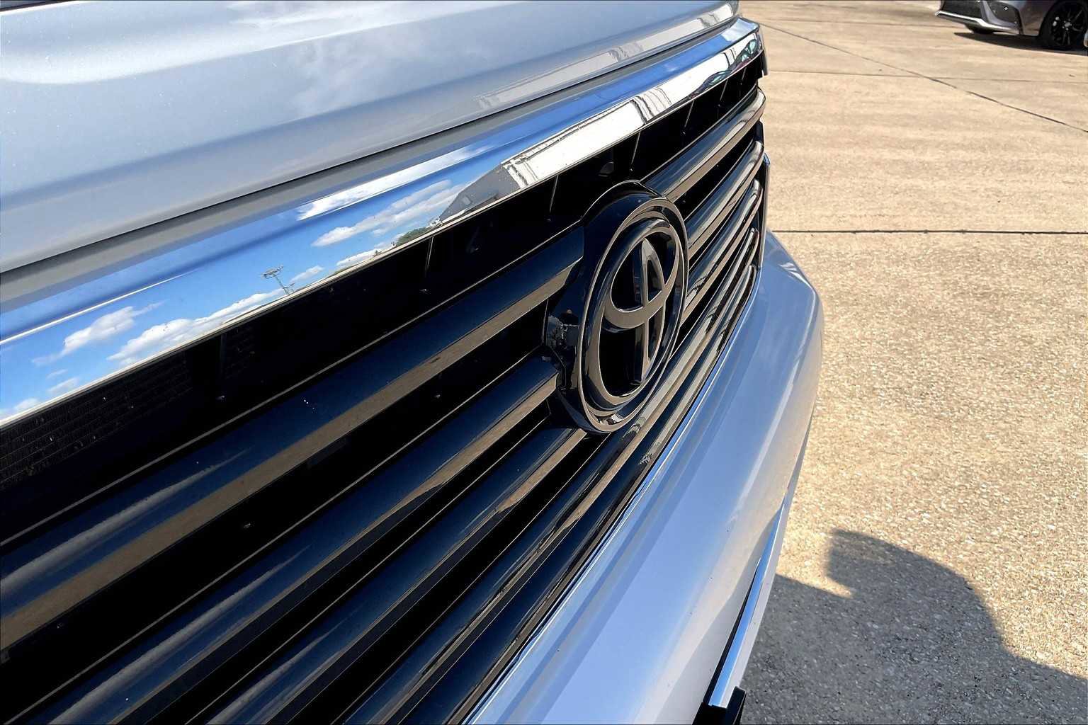 Used 2022 Toyota Sequoia TRD Sport image 24