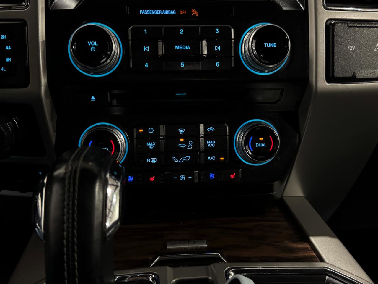 Used 2018 Ford F150 Lariat w/ Equipment Group 502A Luxury AWD/4WD image 33