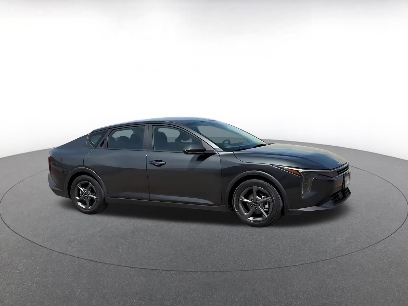 Used 2025 Kia K4 LXS image 2