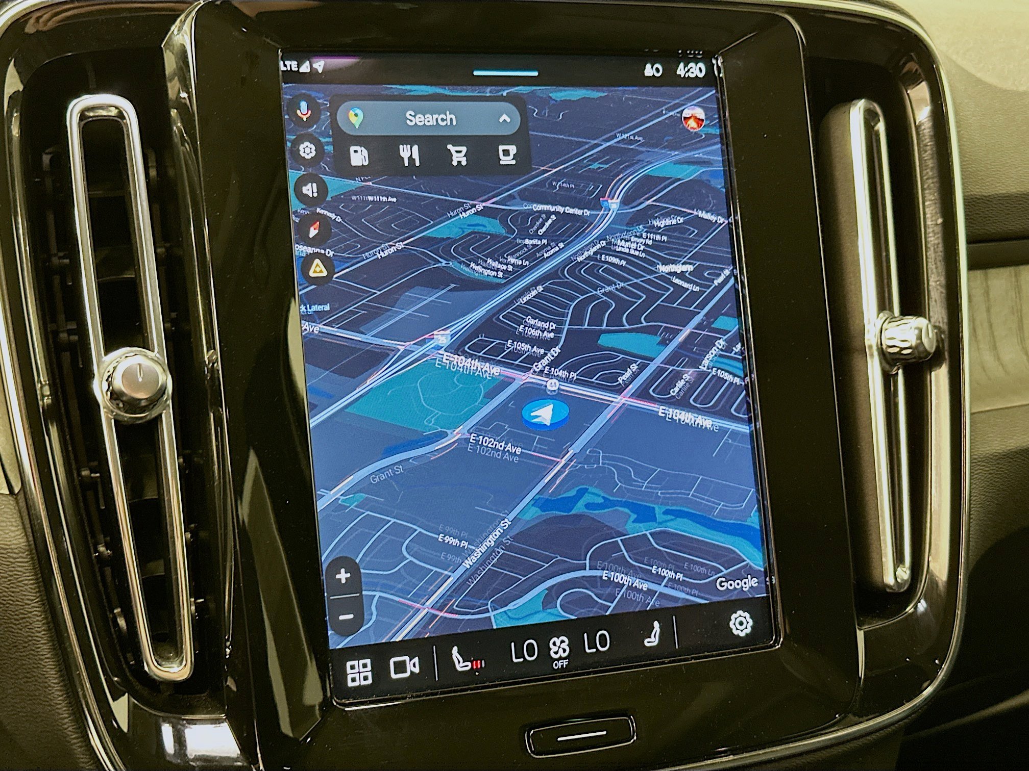 Used 2025 Volvo XC40 B5 Plus image 22