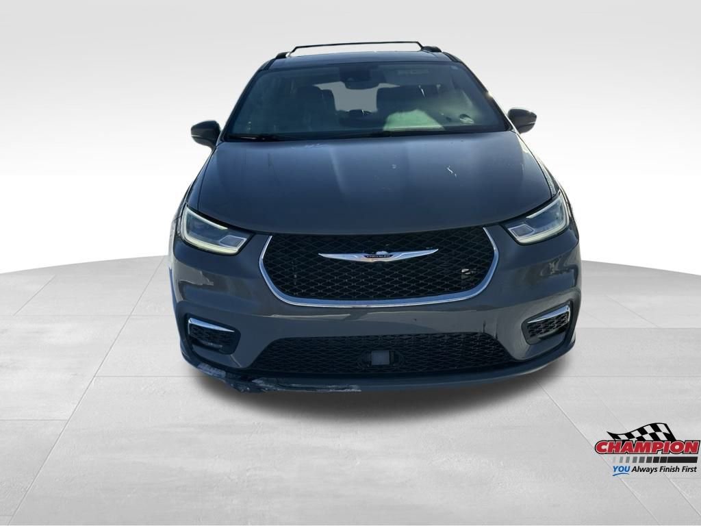 Used 2022 Chrysler Pacifica Touring-L image 10