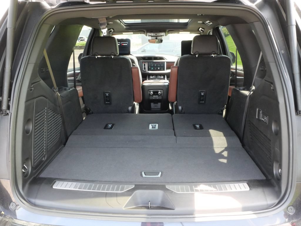 Used 2024 GMC Yukon Denali Ultimate AWD/4WD image 32