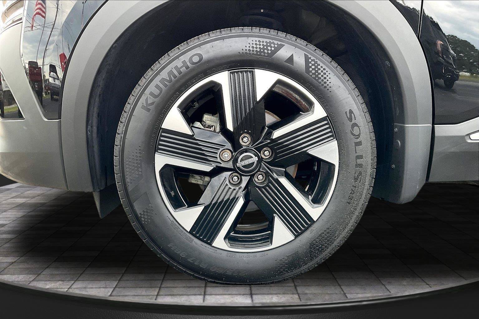 Certified 2025 Nissan Kicks SV AWD/4WD image 10