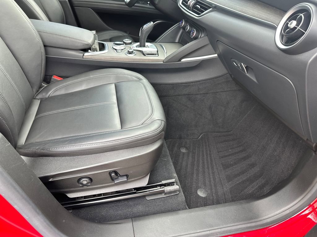 Used 2023 Alfa Romeo Stelvio Ti AWD/4WD image 16