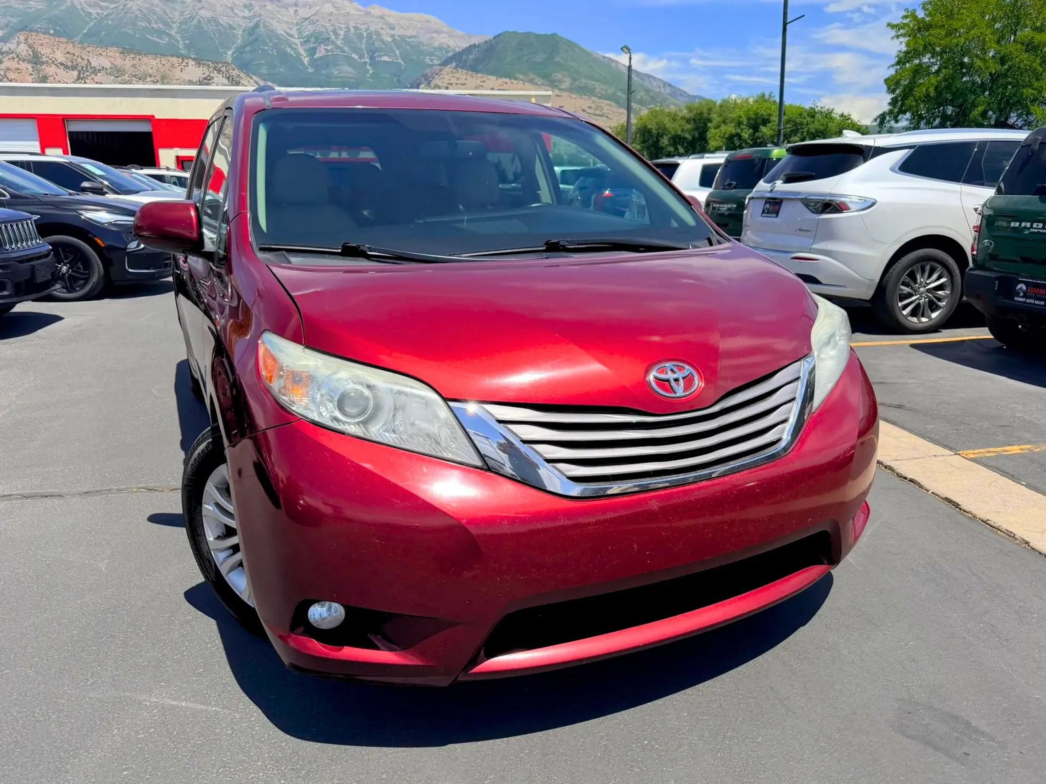 Used 2015 Toyota Sienna XLE w/ Entertainment Package FWD image 2