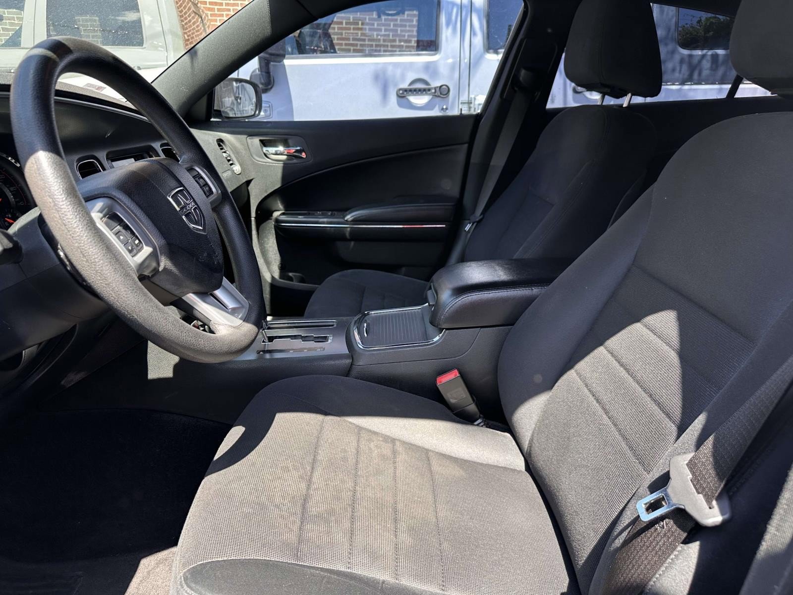 Used 2011 Dodge Charger SE RWD image 12