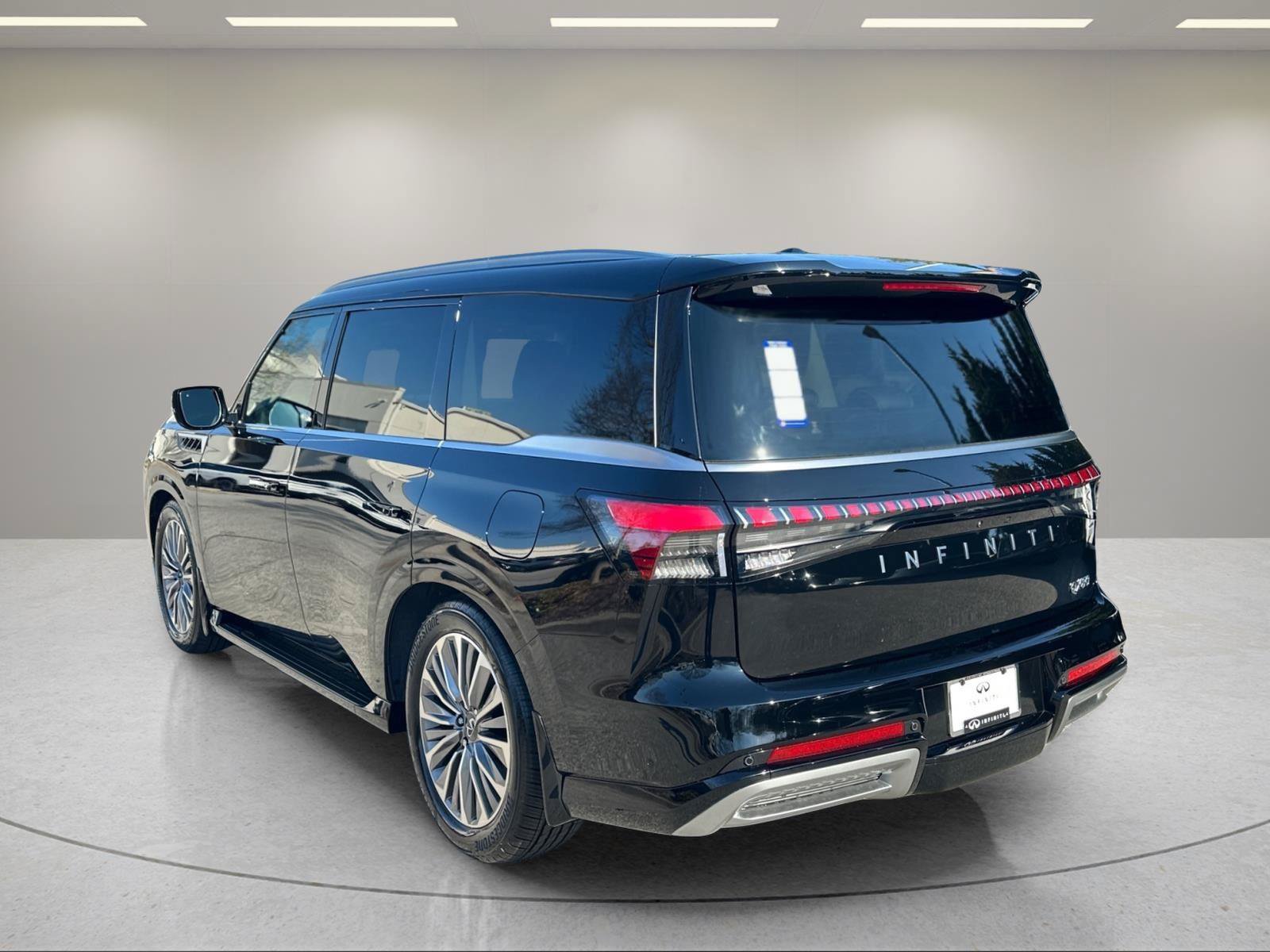 New 2026 INFINITI QX80 Luxe w/ Cargo Package RWD image 3