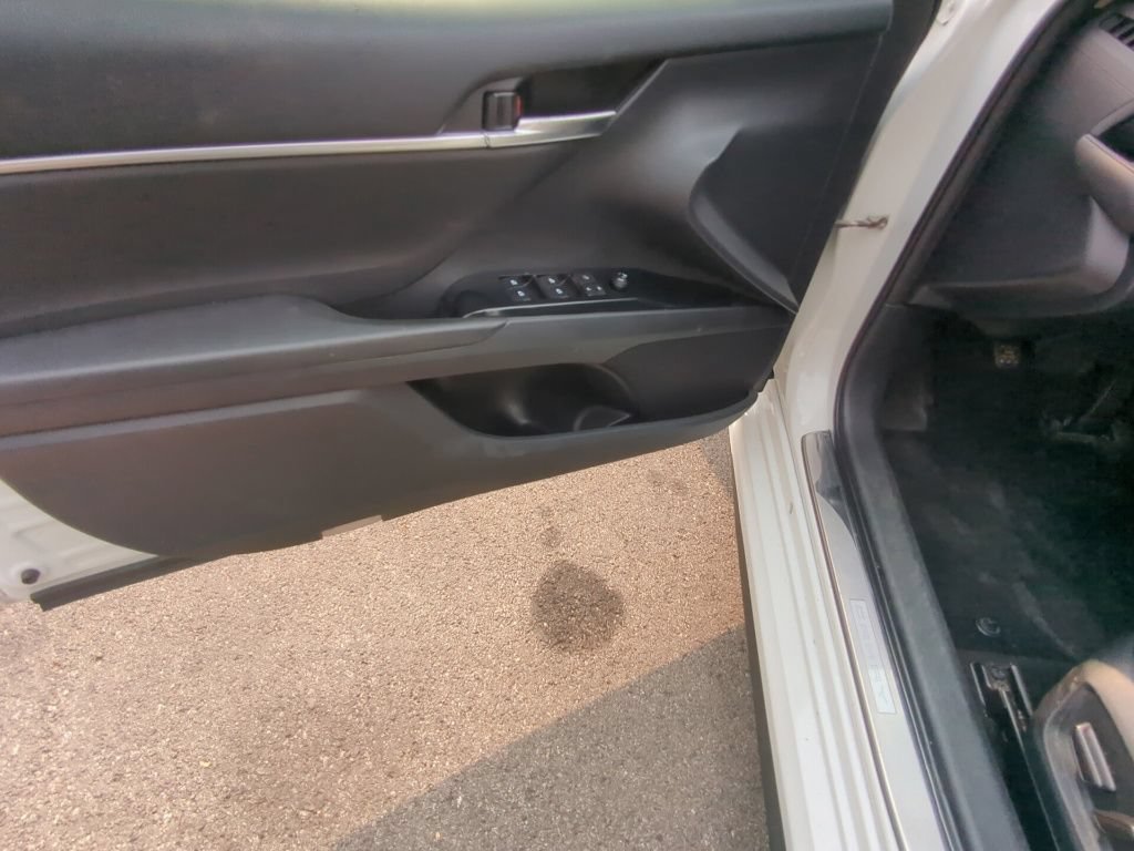 Used 2018 Toyota Camry SE w/ Accessory Appearance Package FWD image 8