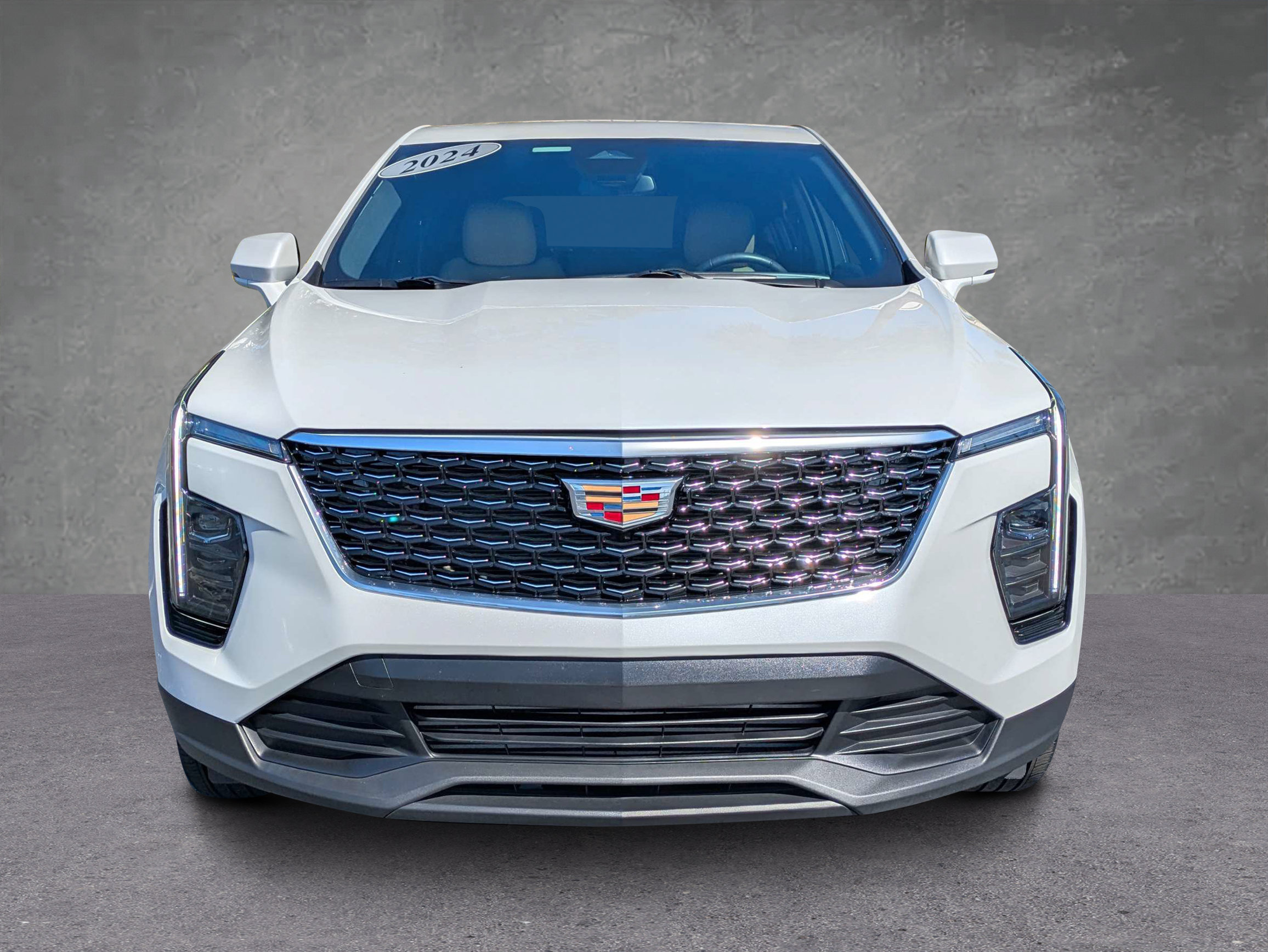Used 2024 Cadillac XT4 Luxury w/ Cold Weather Package FWD image 6