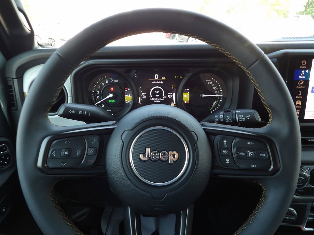 Used 2024 Jeep Wrangler Unlimited AWD/4WD image 13