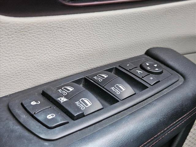Used 2019 Chrysler Pacifica Limited w/ Tire & Wheel Group FWD image 26