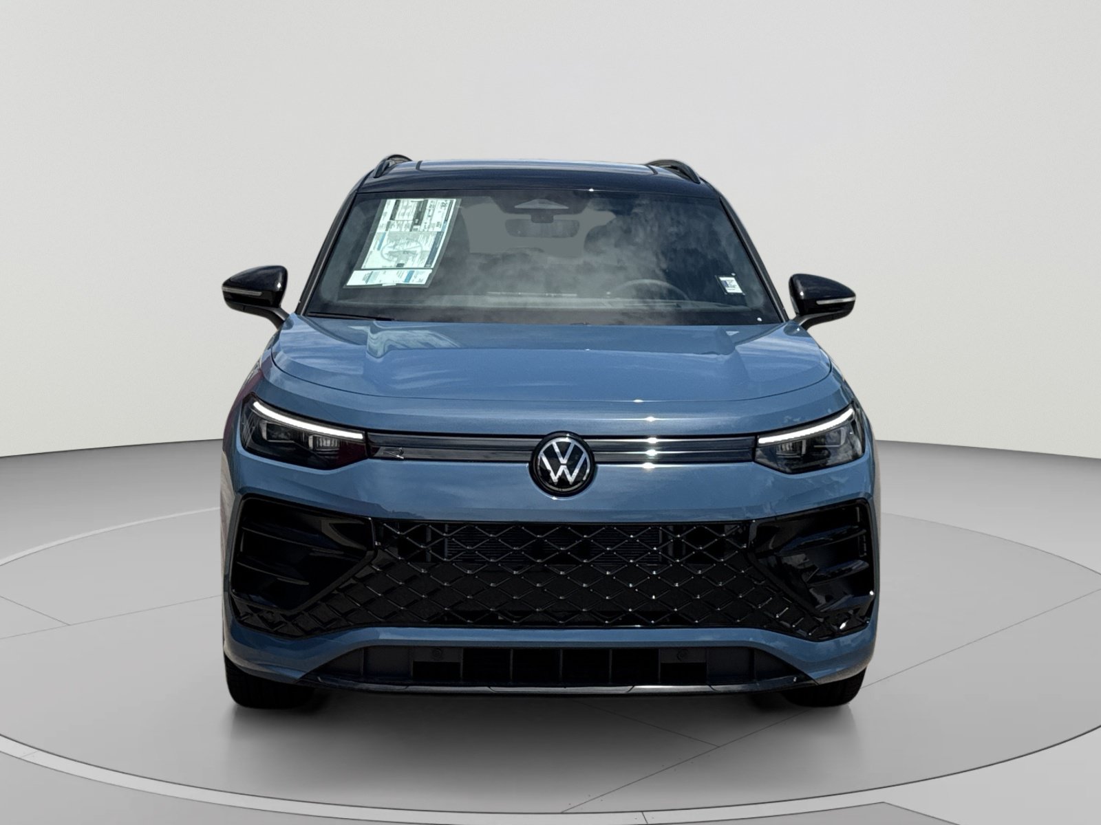 New 2026 Volkswagen Tiguan SE R-Line FWD image 2
