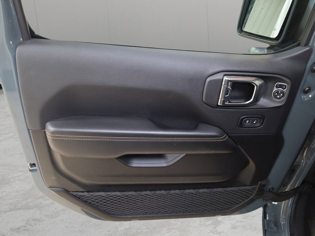 Used 2025 Jeep Wrangler Unlimited Sahara w/ Safety Group image 11