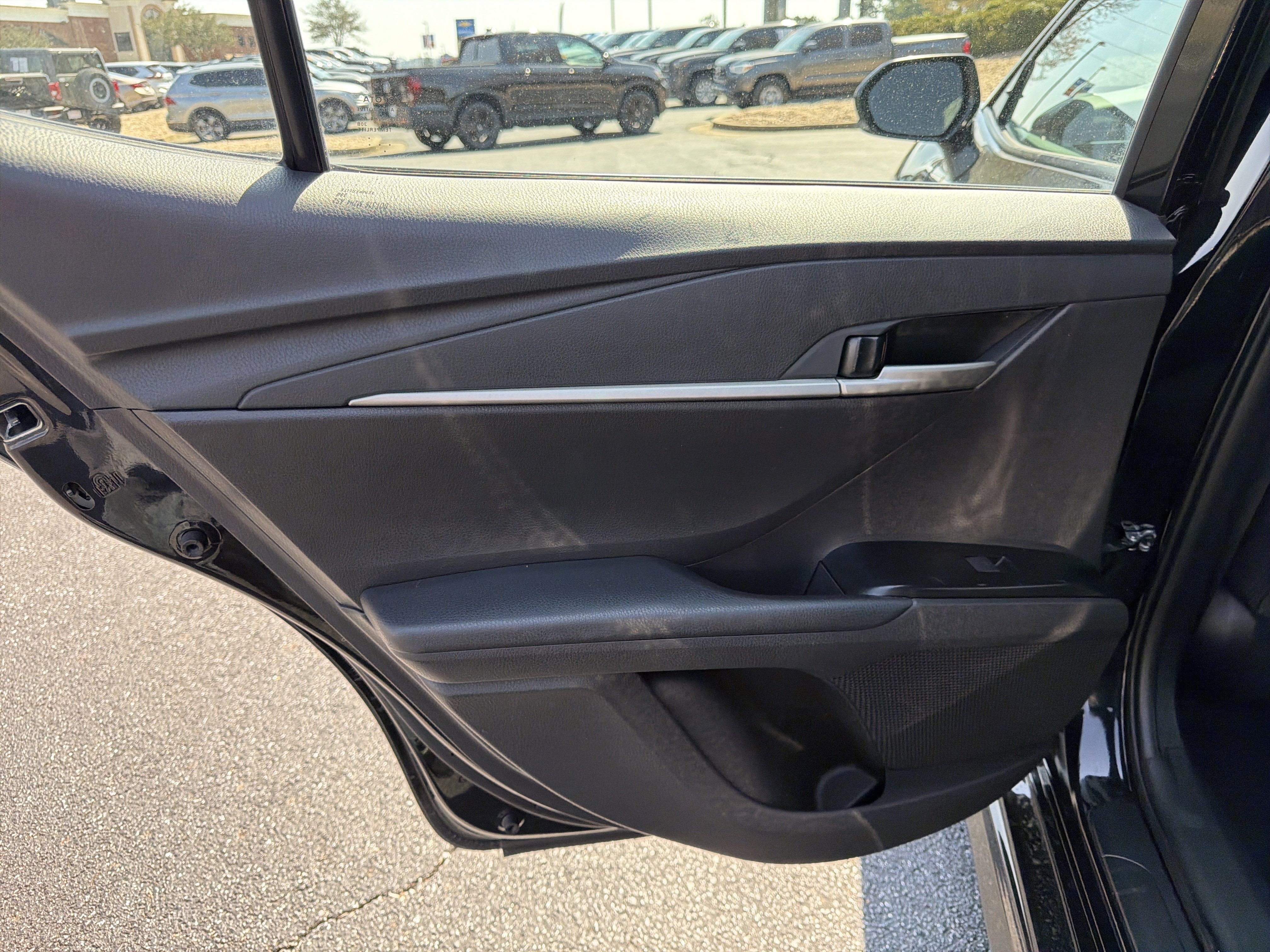 Used 2025 Toyota Camry SE image 21