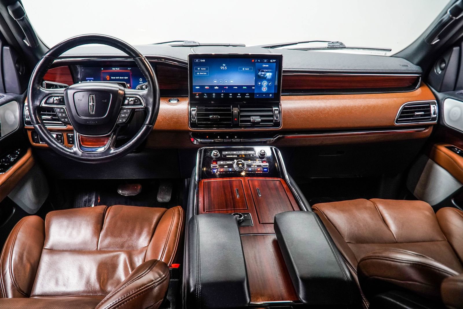 Used 2023 Lincoln Navigator Reserve AWD/4WD image 5