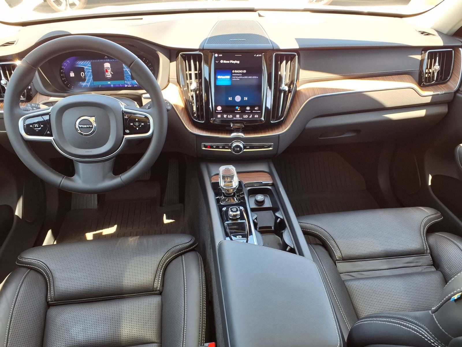 Certified 2023 Volvo XC60 B5 Ultimate w/ Climate Package FWD image 17